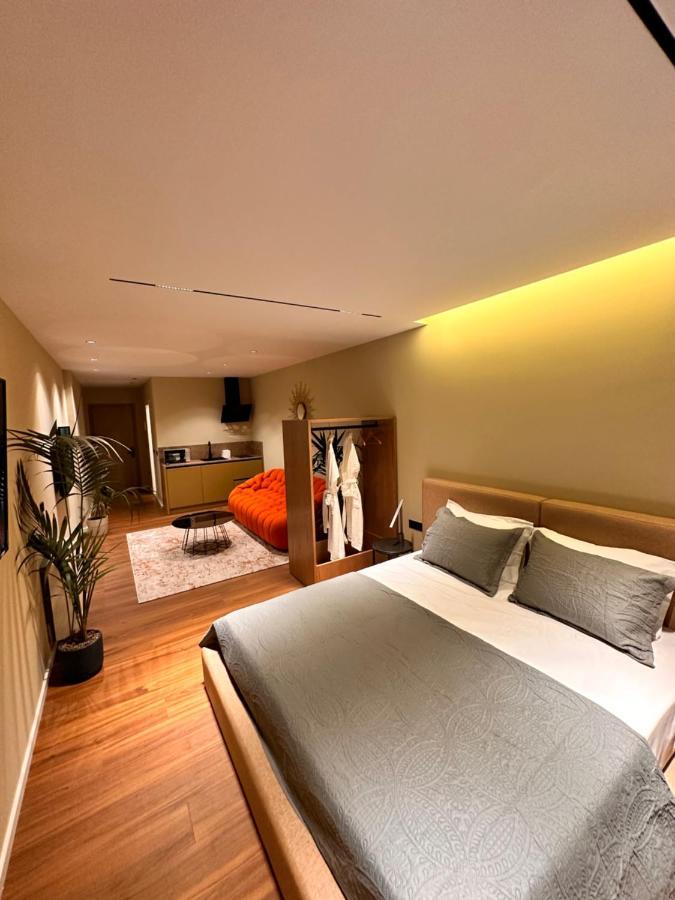 Aia Suites & Apartments Тирана Экстерьер фото