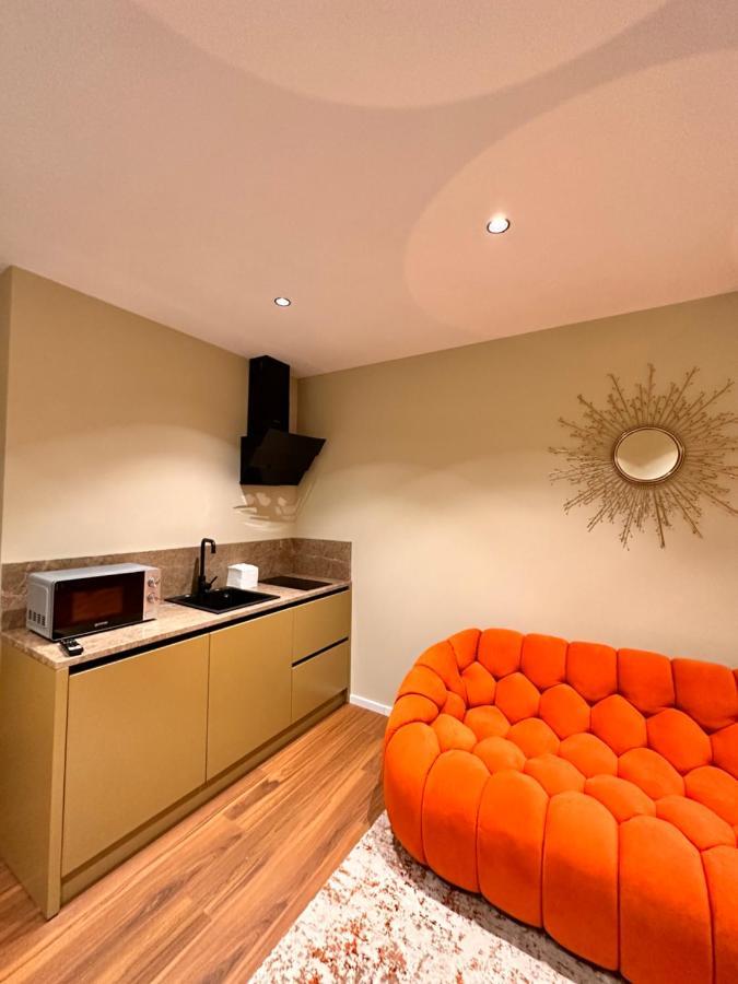 Aia Suites & Apartments Тирана Экстерьер фото