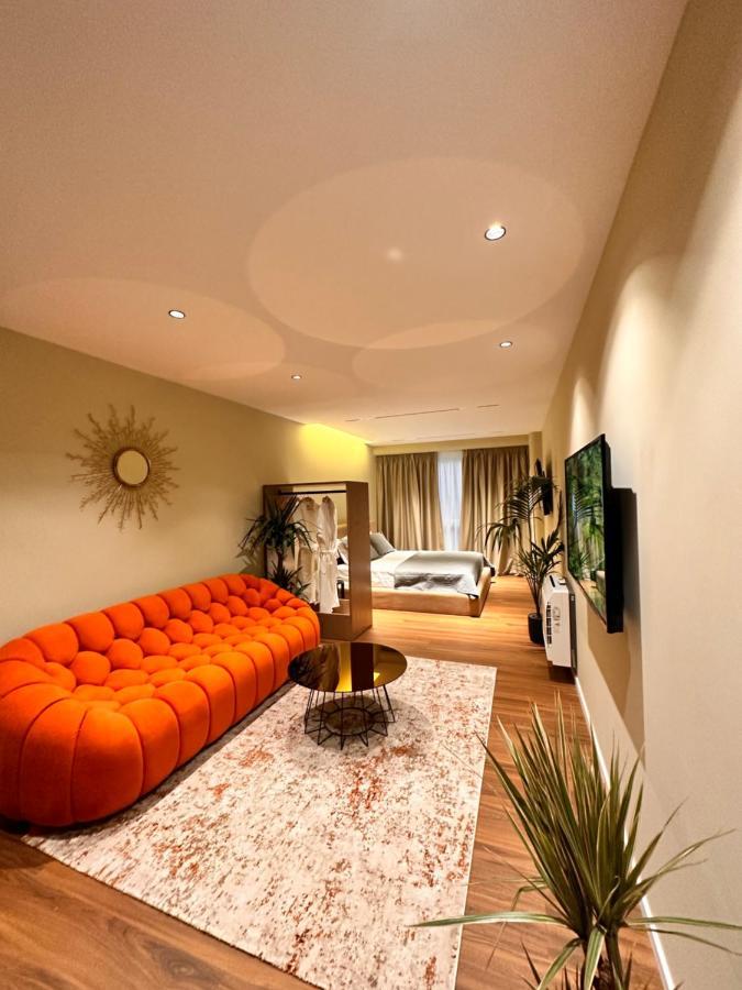 Aia Suites & Apartments Тирана Экстерьер фото