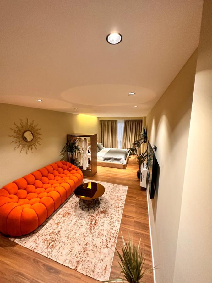 Aia Suites & Apartments Тирана Экстерьер фото