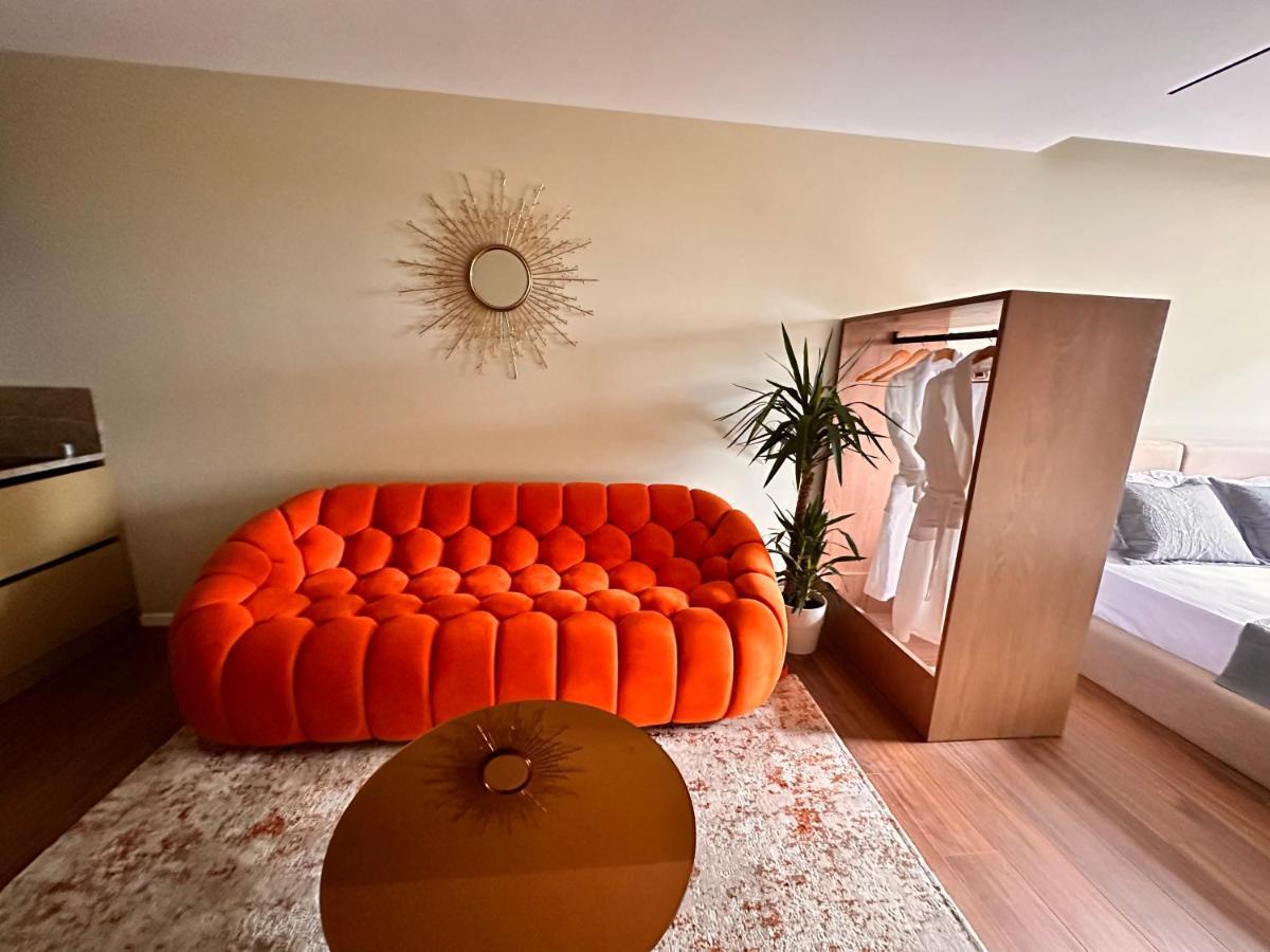Aia Suites & Apartments Тирана Экстерьер фото