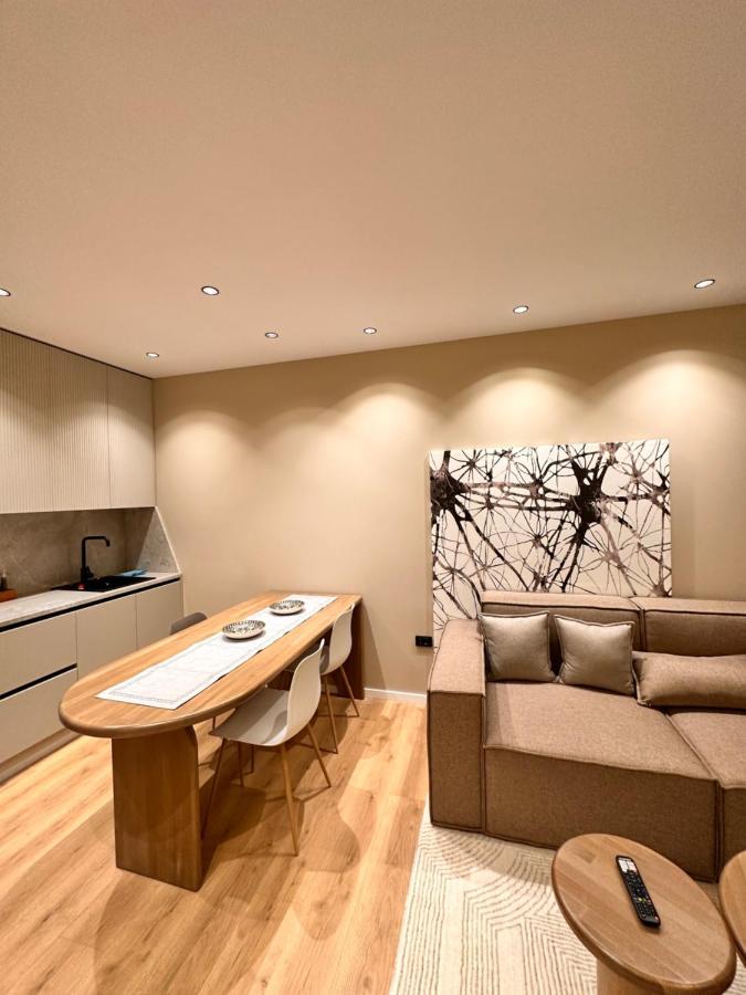 Aia Suites & Apartments Тирана Экстерьер фото