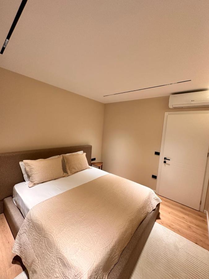 Aia Suites & Apartments Тирана Экстерьер фото