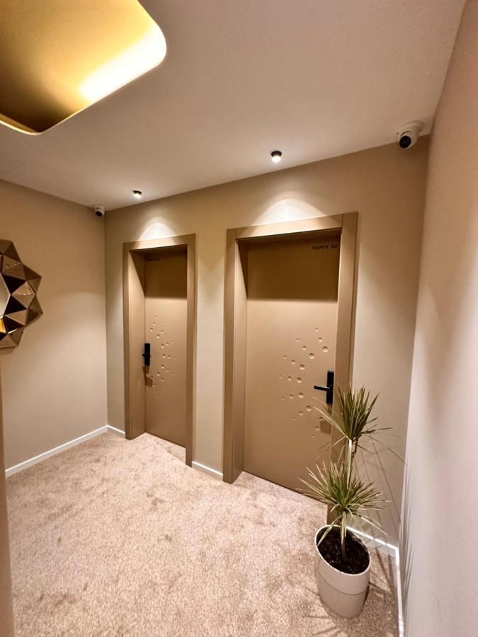 Aia Suites & Apartments Тирана Экстерьер фото
