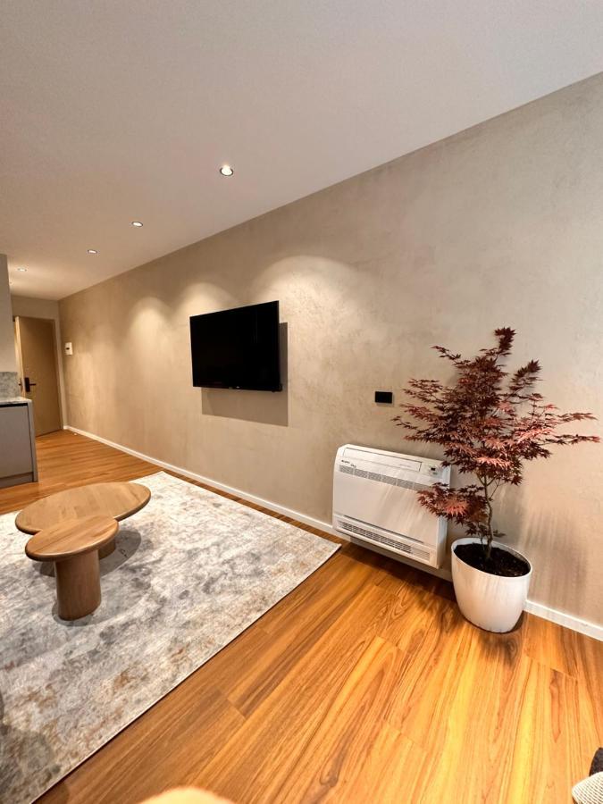 Aia Suites & Apartments Тирана Экстерьер фото