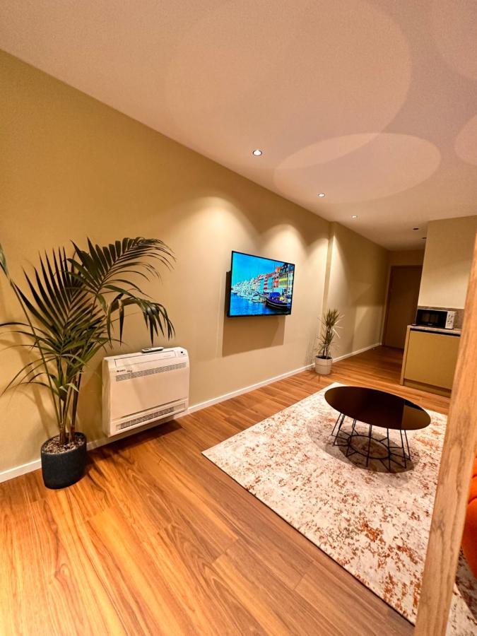 Aia Suites & Apartments Тирана Экстерьер фото