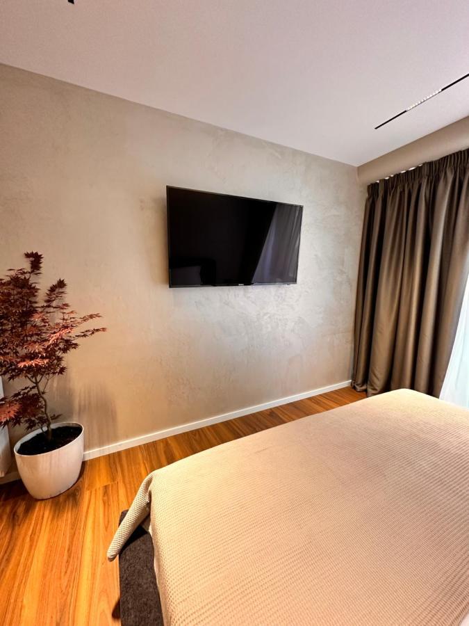 Aia Suites & Apartments Тирана Экстерьер фото