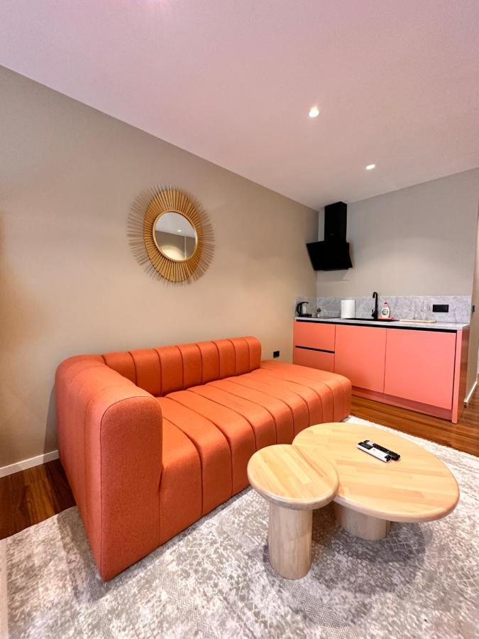 Aia Suites & Apartments Тирана Экстерьер фото