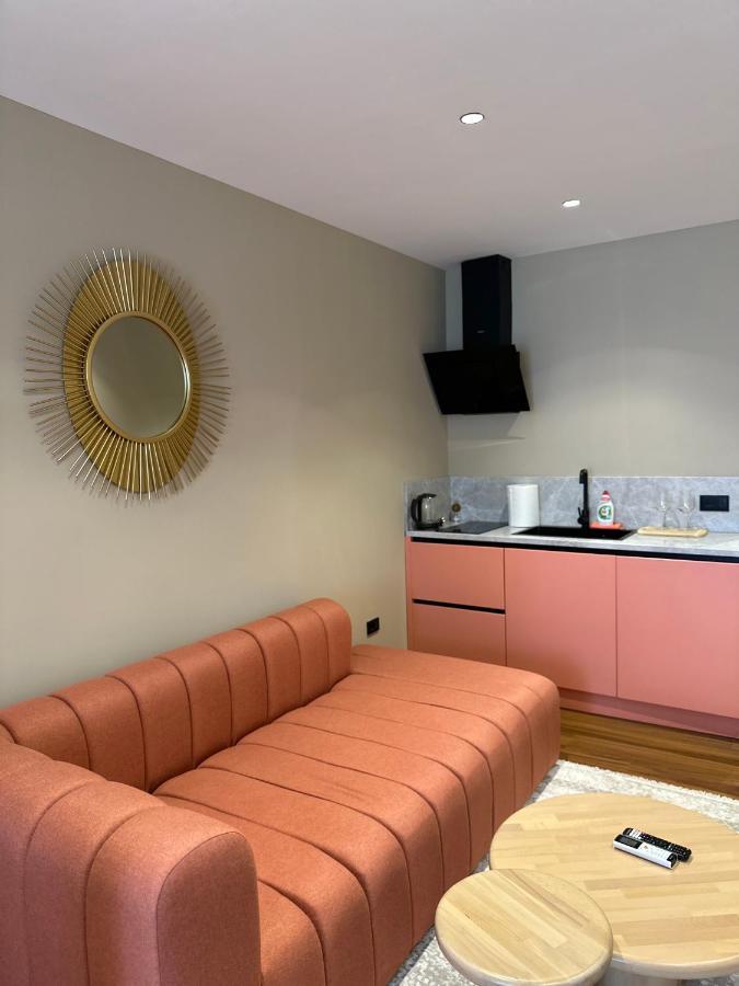 Aia Suites & Apartments Тирана Экстерьер фото