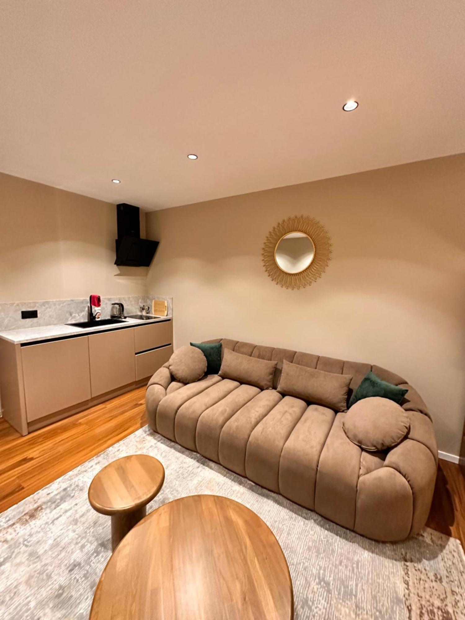 Aia Suites & Apartments Тирана Экстерьер фото