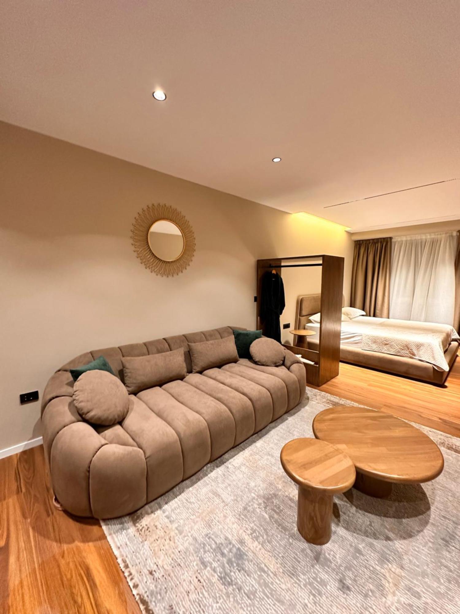 Aia Suites & Apartments Тирана Экстерьер фото